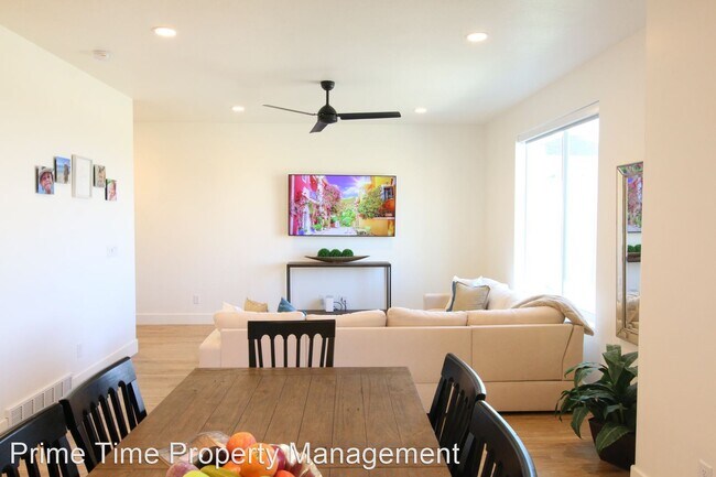 Building Photo - 3 br, 3.5 bath House - 1035 W Vista Ridge ...