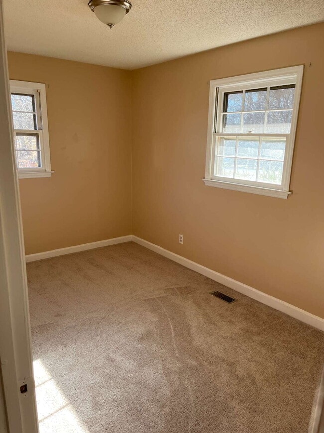 Building Photo - 3935 Yokley St