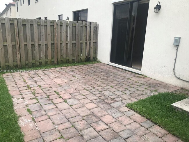 Foto del edificio - 8965 NW 98th Ave