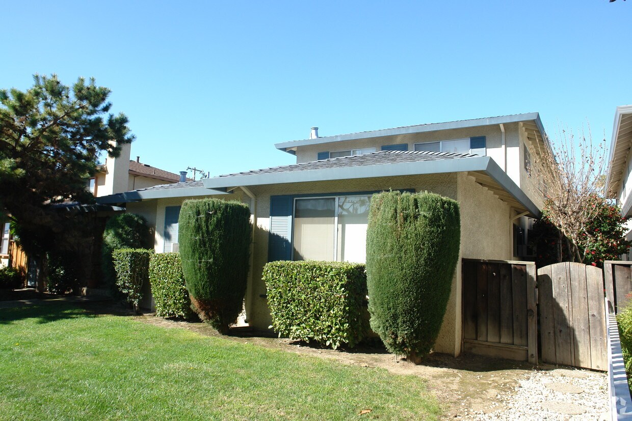 Primary Photo - 1429 Lexington Dr