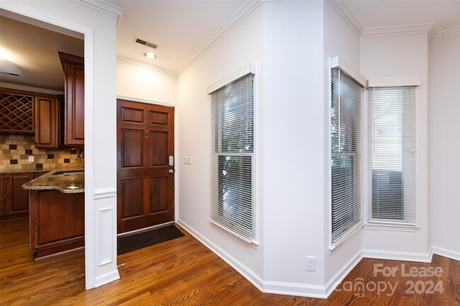 Building Photo - 805 Greenleaf Ave