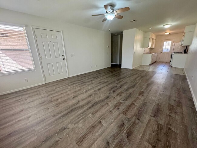 Foto del edificio - 2 Bedroom, 1 Bath Apartment in Bullhead Ci...