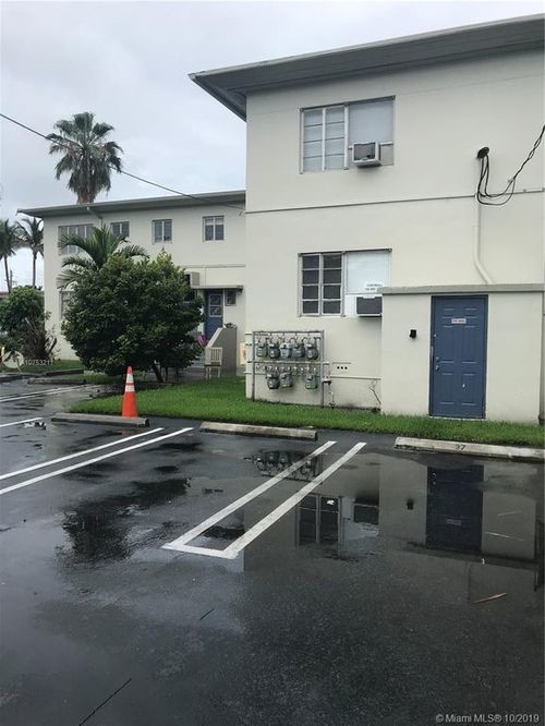 Foto principal - 645 83rd St