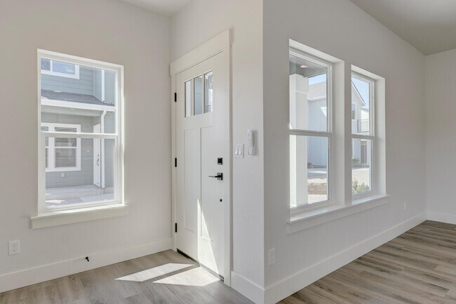 Building Photo - 3858 Reed St