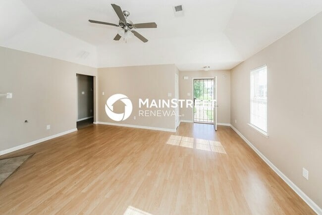 Building Photo - 3 Bedroom Pet-Friendly Home in Memphis, TN with Main Street Renewal