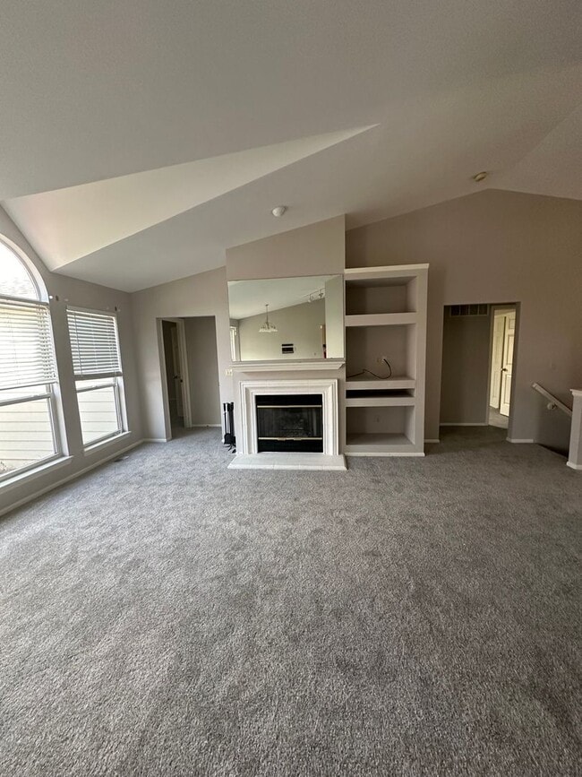 Building Photo - 16944 Hickory Crest Dr