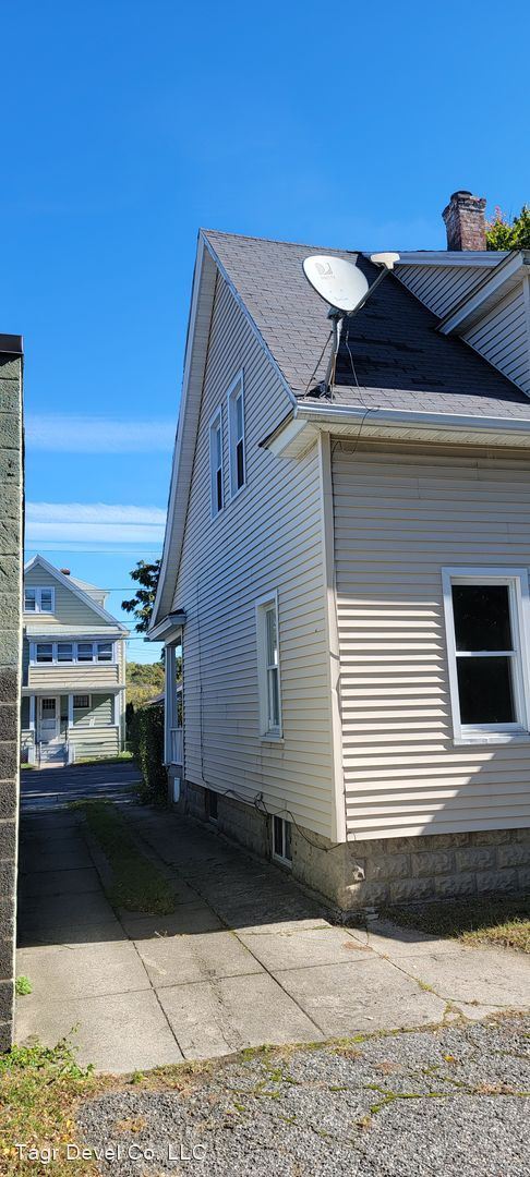 Foto del edificio - 3 br, 1.5 bath House - 227 Berwick