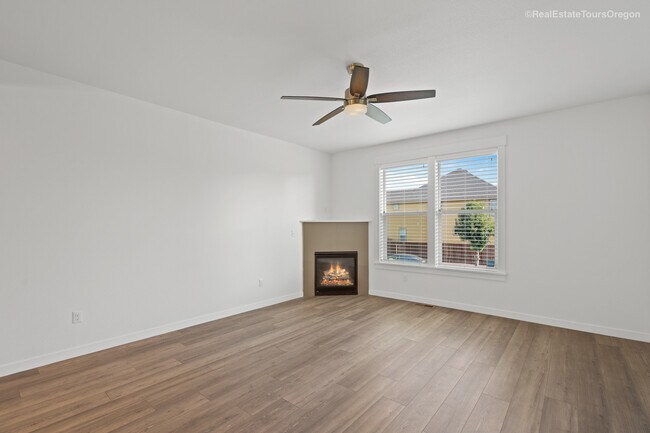 Living room - 13708 SE Luca Ave