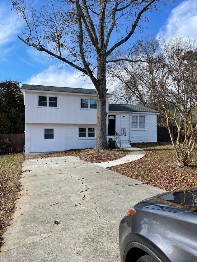 Foto principal - 3309 Lancer Dr