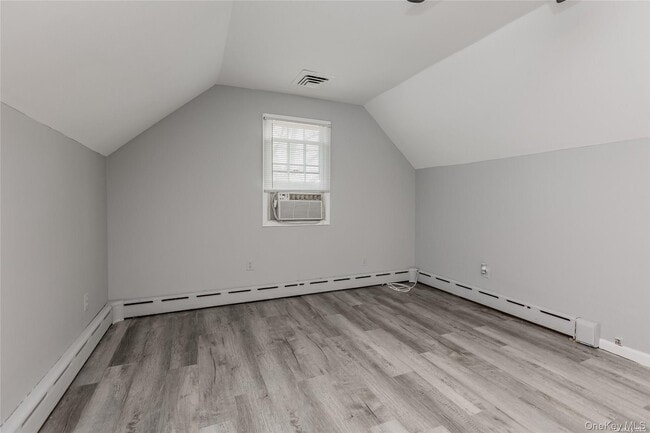 Building Photo - 36 Vine Ln