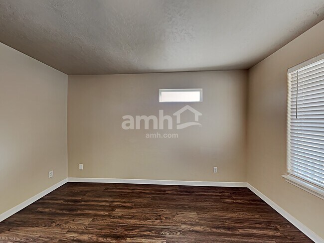 Building Photo - 584 N Nebula Ave
