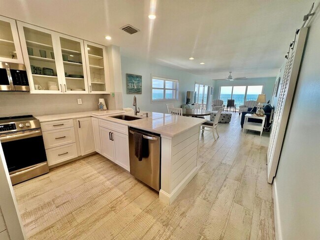 Building Photo - 7410 S Ocean Dr