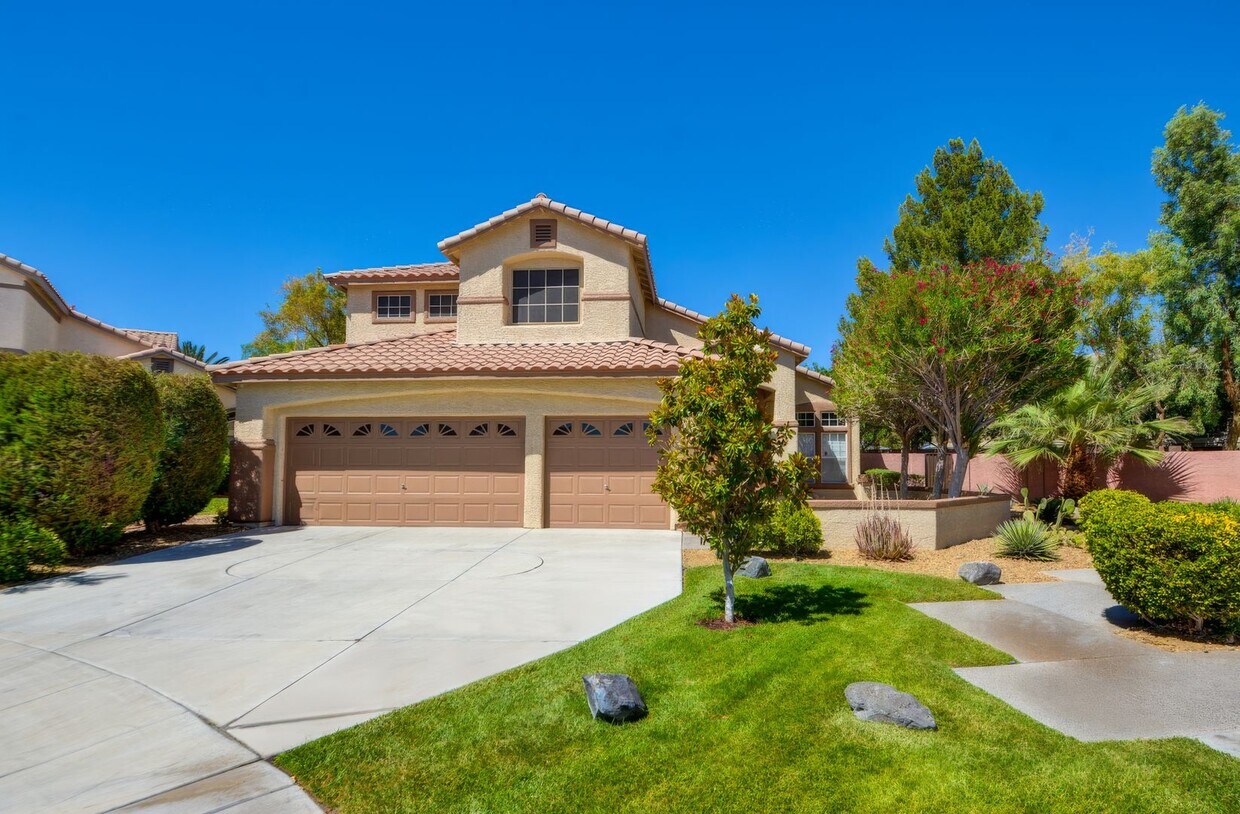 Primary Photo - Sunridge - Two Story House - 3 Car Garage ...
