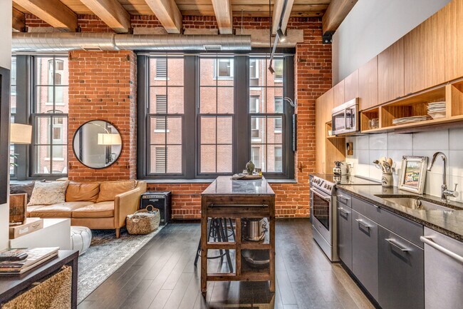 Building Photo - 319 A St