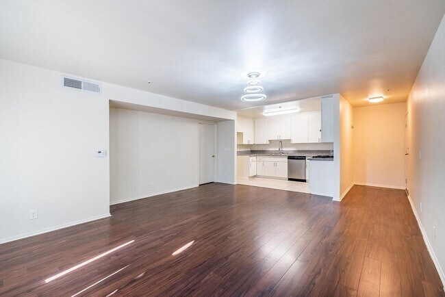 Foto del edificio - 14816 Friar St