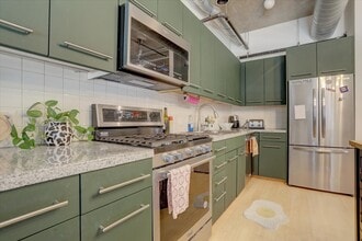 Building Photo - 1610 Little Raven St