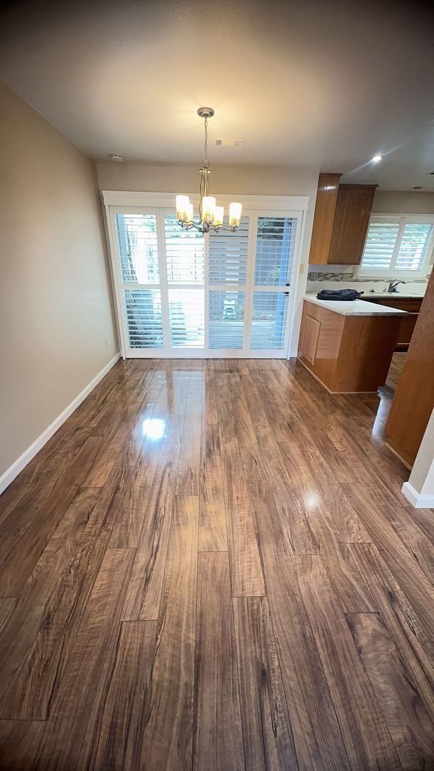 Building Photo - 3 Bedroom 2 Bathroom Charming home