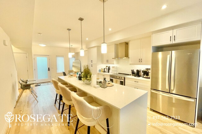 Photo du bâtiment - Modern 3-Bedroom, 2.5-Bath Home in Guelph ...
