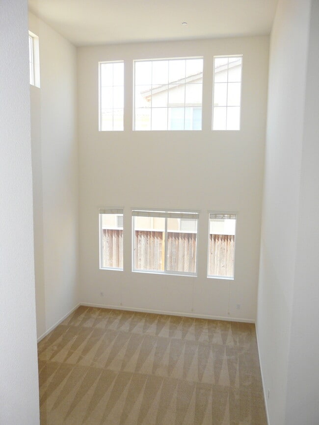 Building Photo - 4 Bed 3 Bath American Canyon Home Near Sch...