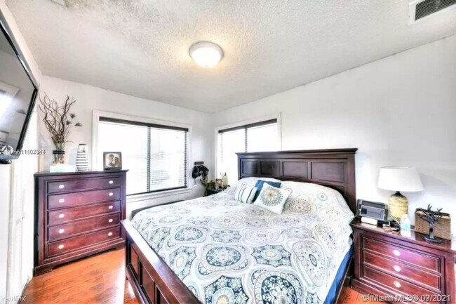 Building Photo - 4 br, 2 bath House - 2264 SW 16th Ter