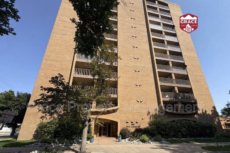 Foto principal - 400 S Lafayette St