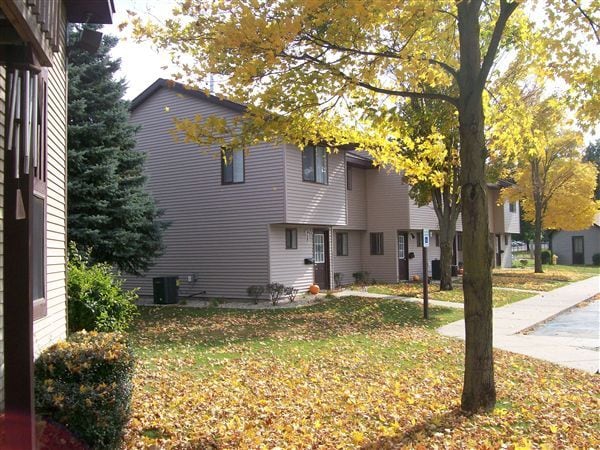 Building Photo - 424 E Elm St