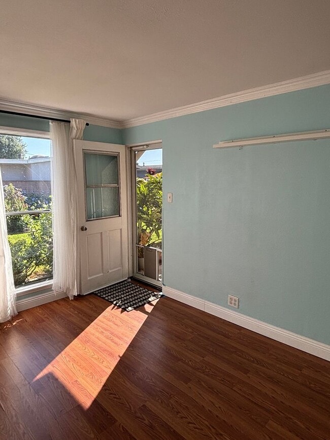 Building Photo - 2832 Charlemagne Ave