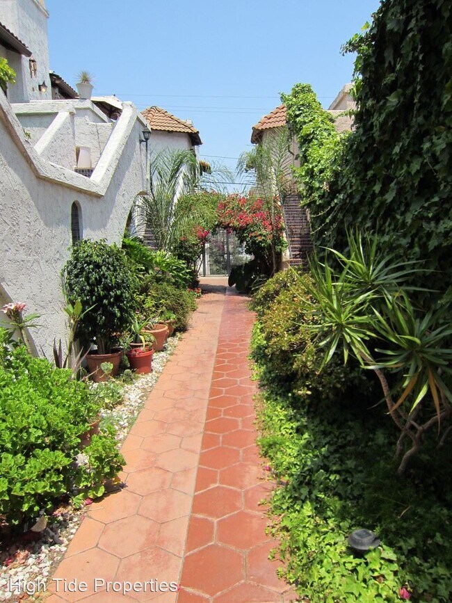 Building Photo - 2 br, 2 bath House - 3775 Boundary St #5