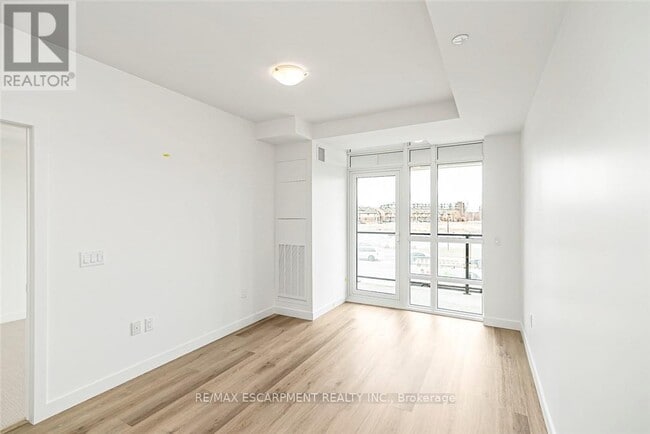 Building Photo - 461 Green Rd