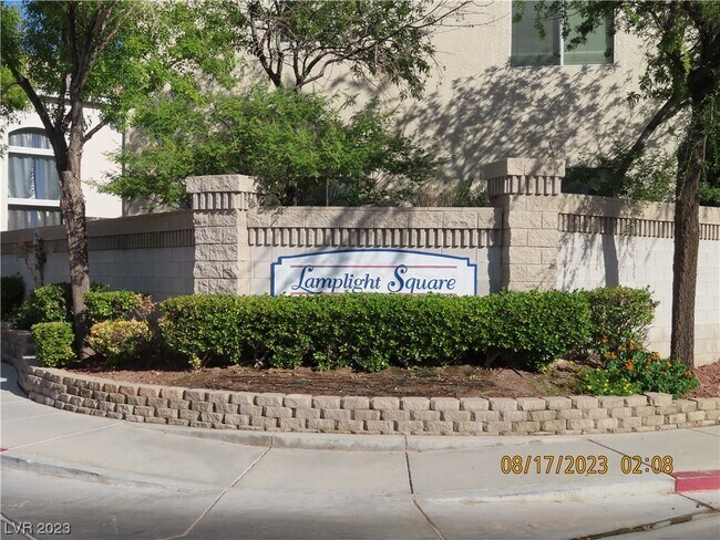 Foto del edificio - 1561 Tillman Falls Ave