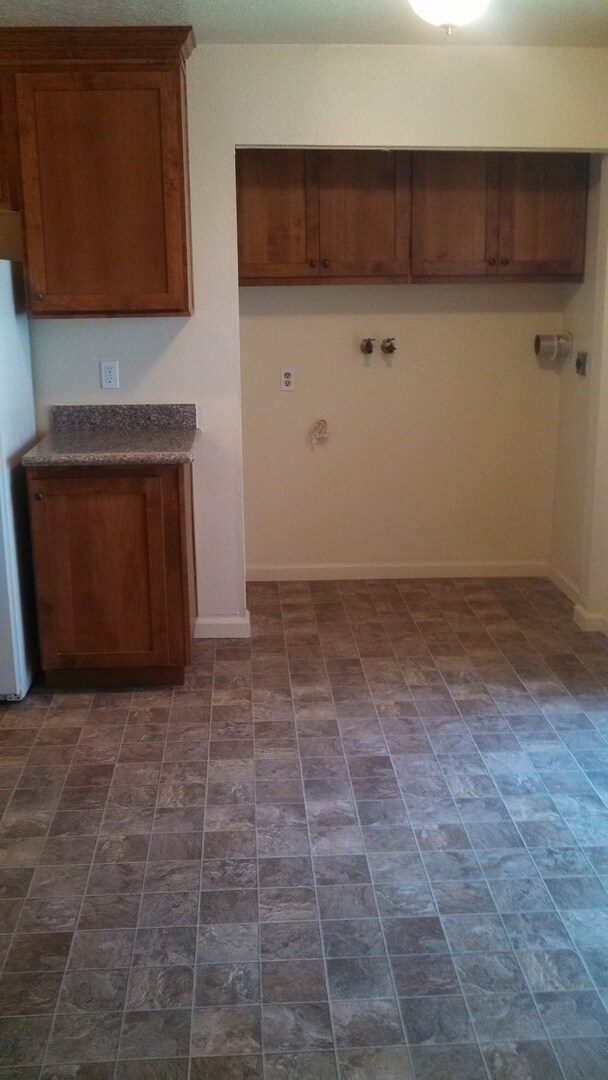 Building Photo - 729-729 NE Church St