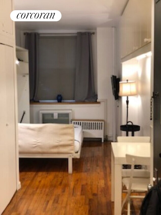 Foto principal - 237 E 88th St