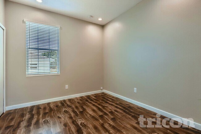 Foto del edificio - 8118 N Coolidge Ave