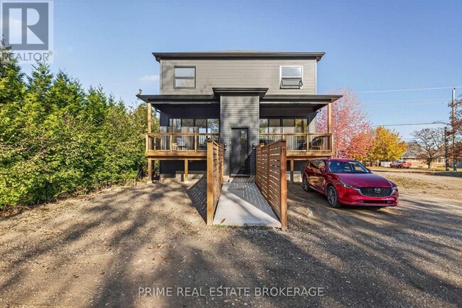 Building Photo - 417 Base Line Rd E