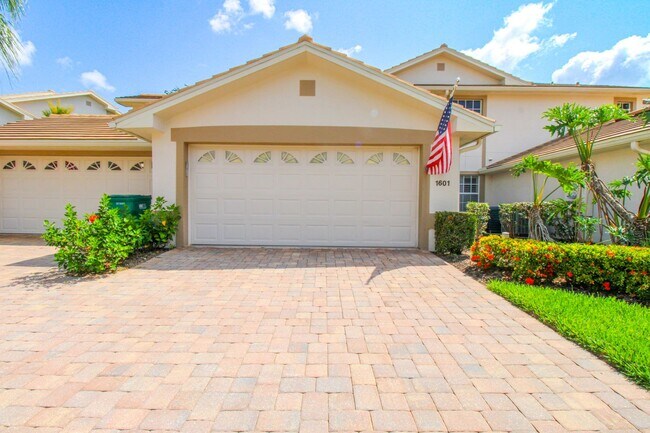 Foto del edificio - ** 3/2 GOLF TRANSFER TO THE STRAND UNIT AVAILABLE ** GATED BEAUTIFUL REMODELED UNIT **LAKE AND FO...