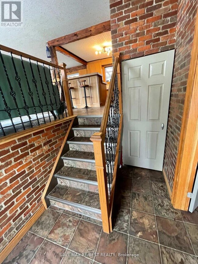 Building Photo - 268 Manchester Rd