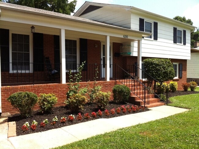 Photo - BIG House & BIG Fenced Yard. Plus Master S...