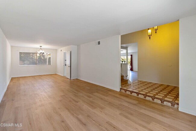 Foto del edificio - 217 Smoke Tree Ave