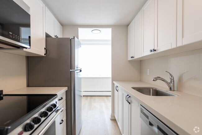 1BR, 1BA - Cuisine - 250 St Clair Ave. W.