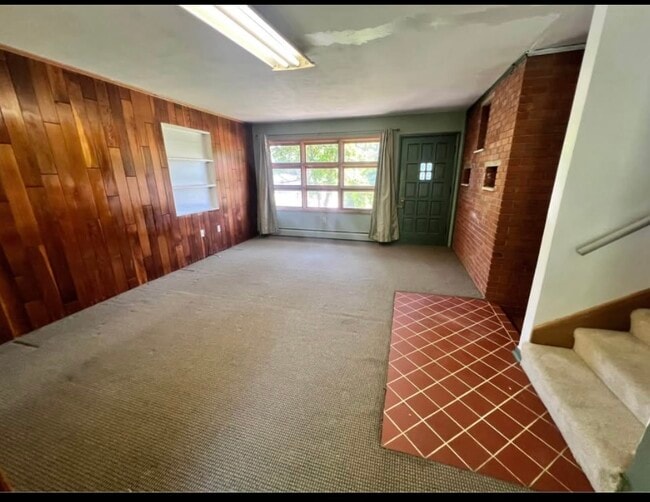 Building Photo - 807 Spencer Ave