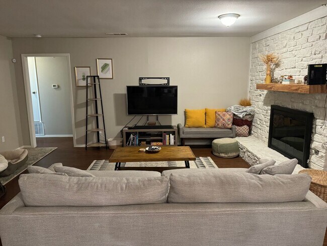 Building Photo - 3 Bedroom Single Family Home in Austin