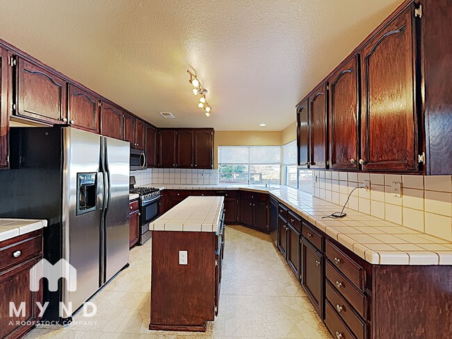 Foto del edificio - 9413 Redwater Dr