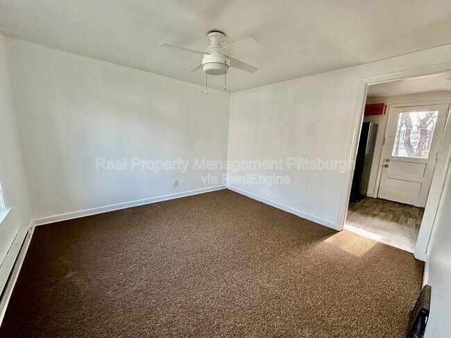 Foto del edificio - 8612 Oakcrest Rd