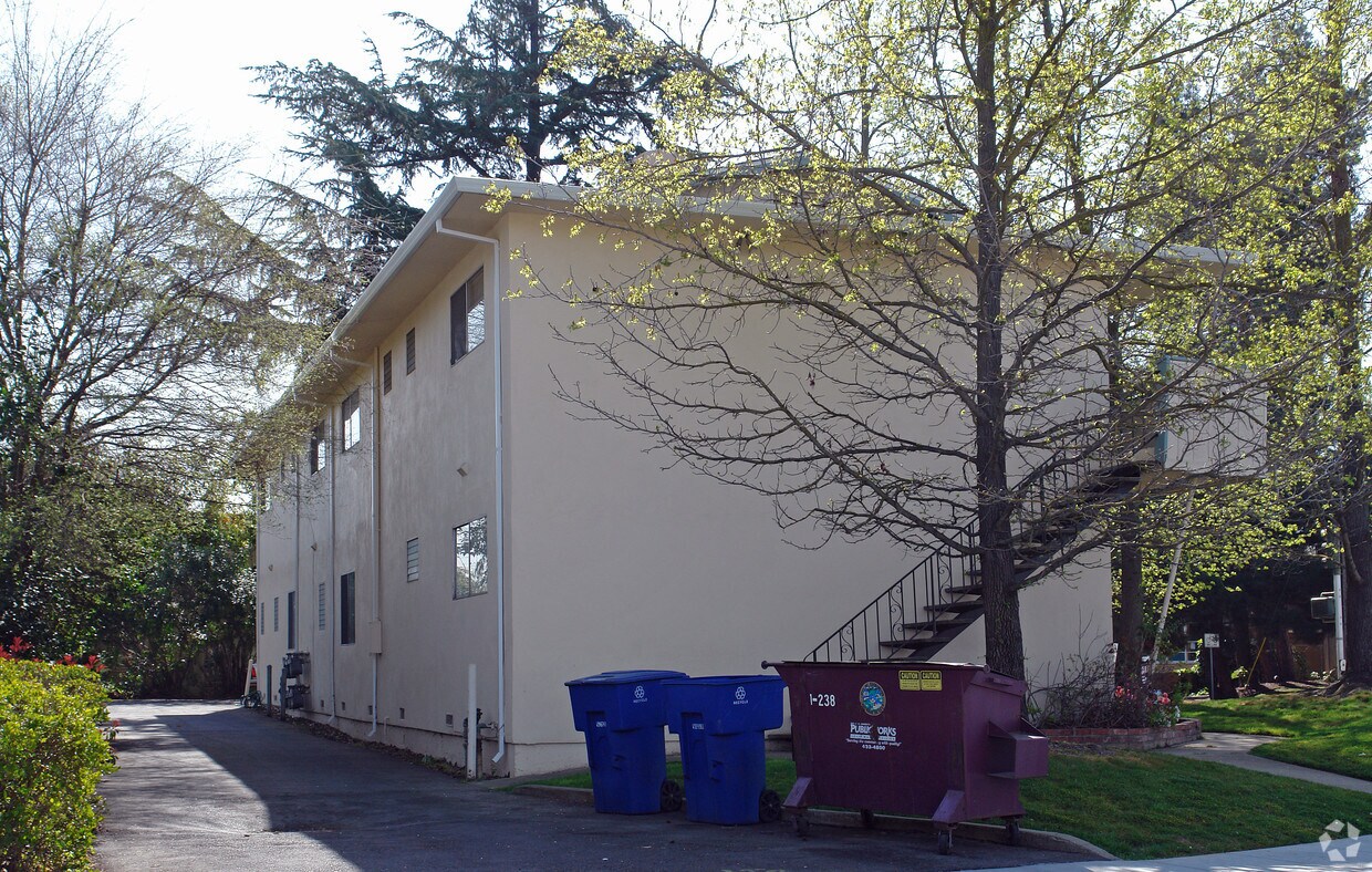 Primary Photo - 3901 H St