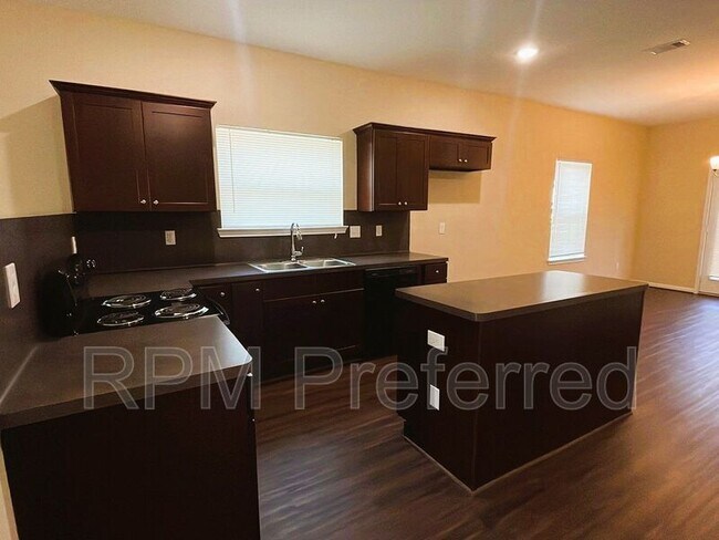 Building Photo - 6019 Haight St