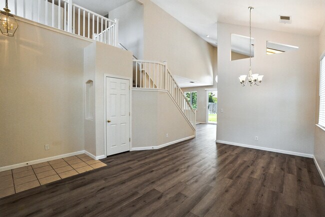 Foto del edificio - 9437 Red Spruce Way