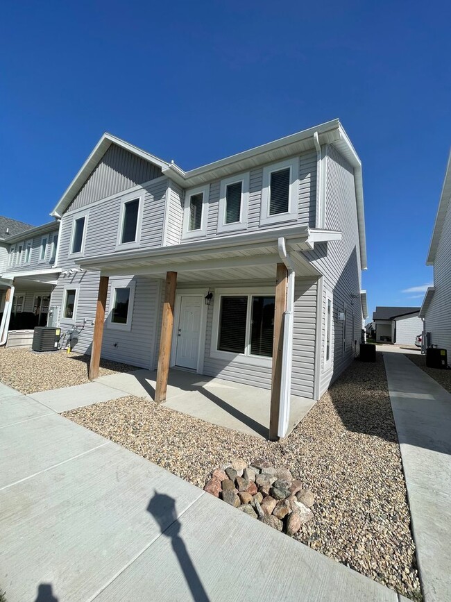 Building Photo - Brand New! Beautiful 3 Bedroom Townhome in...