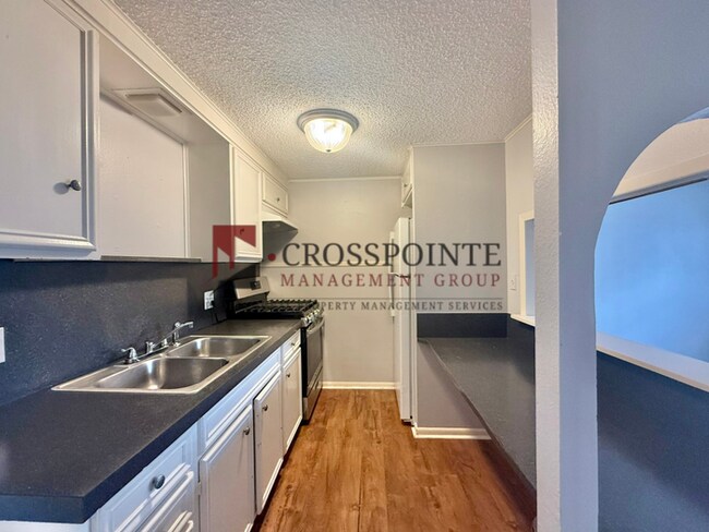 Foto del edificio - Tour Today! 1 Bed 1 Bath at Broadway Apartments! All Bills Paid!