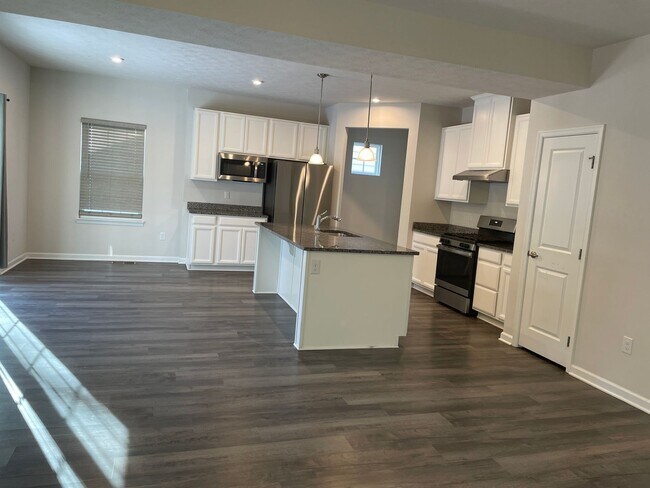 Foto del edificio - Beautiful 5 bedroom home built in 2022