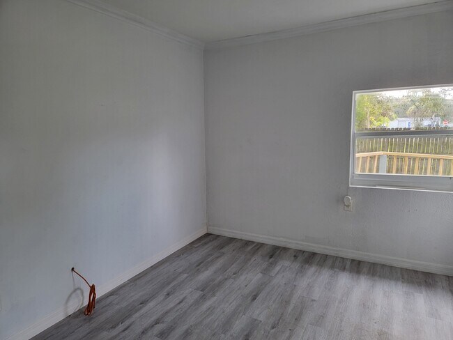 Building Photo - 361 Flamingo Circle, Unit B